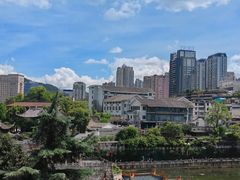 -包整·丝娃娃(一览甲秀楼风景店)