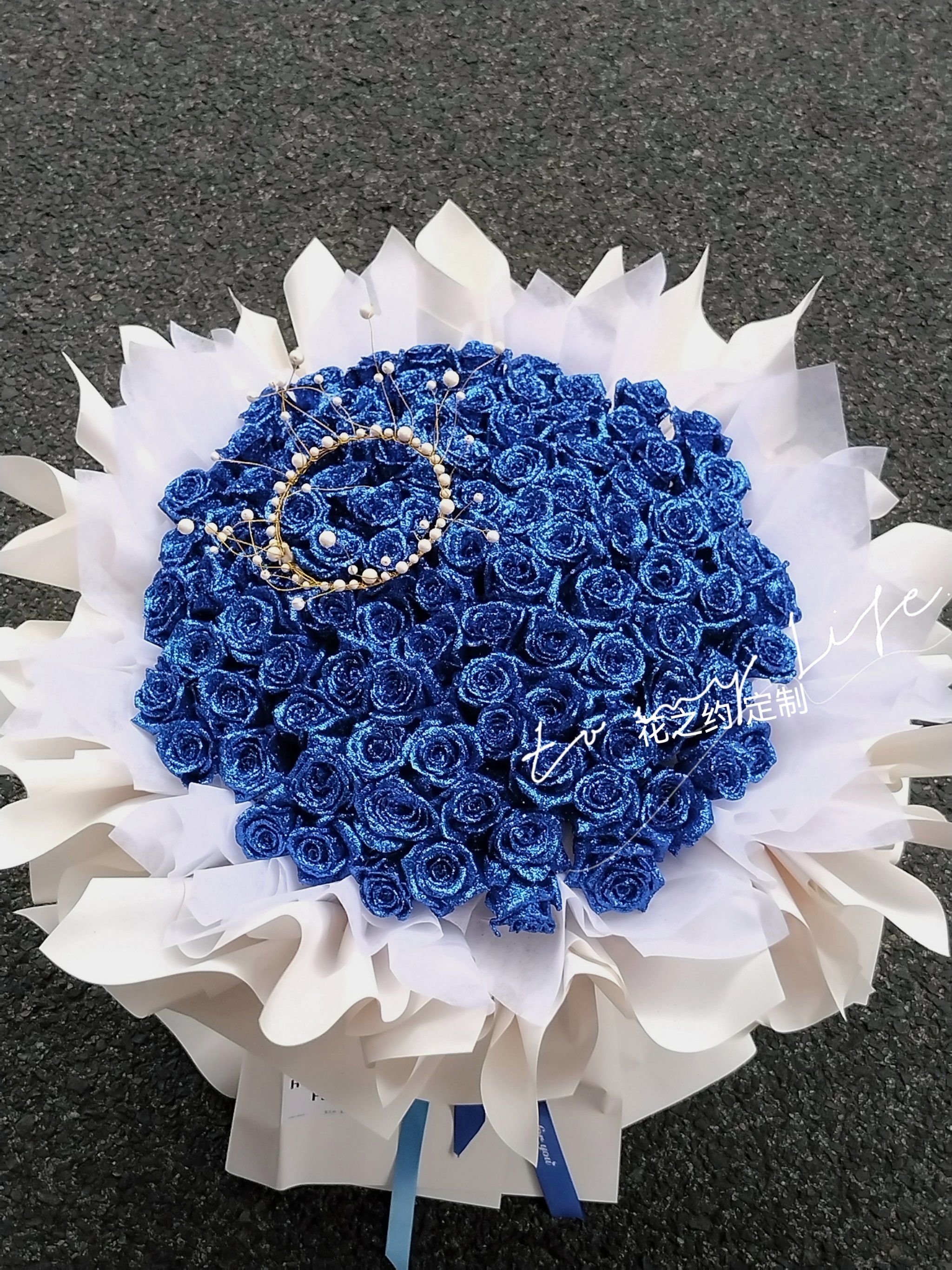 星光璀璨的蓝色花束