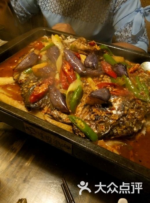 江边渔火烤鱼图片 - 第2张