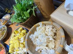 -洱火云南酸菜牛肉火锅(石景山当代商城店)