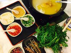 -鲜入围煮花胶鸡海鲜火锅