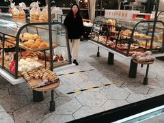 面包甜点陈列柜-面包新语(上地华联店)