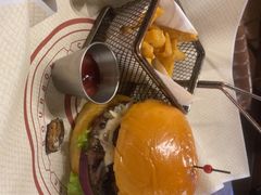 -BOURBON 玻本美式餐厅酒吧(虹桥新天地店)
