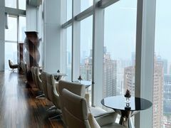 靠窗位-君悦酒店·大堂酒吧·高空下午茶·暮色微醺