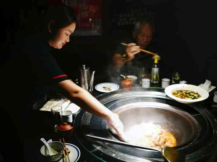 挂旗柴锅鸡图片