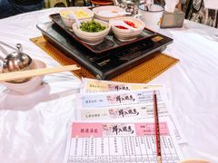 -鲜入围煮花胶鸡海鲜火锅