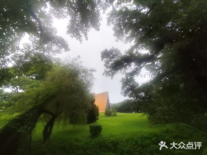 路思义教堂图片