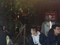 等位区-老牌坊云南鱼豆花火锅(哈西万达店)