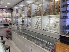 -朱师傅眼镜·蔡司·依视路·尼康(市先进店)