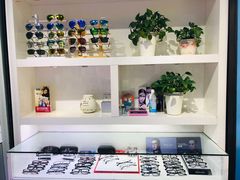 -提一眼镜·蔡司·依视路(小寨店)