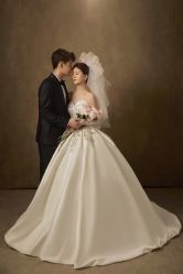-喜爱高定婚纱摄影