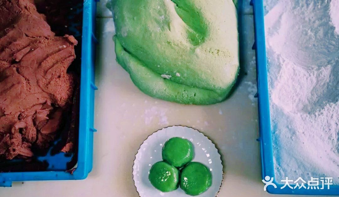 心里总有这样一句话：吃一口青团