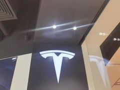 -TESLA 特斯拉(上海太古汇体验店)