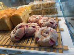 火龙果乳酪欧包-三三烘焙坊(滨江店)
