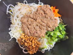 -两勺子一碗口水鸡拌面