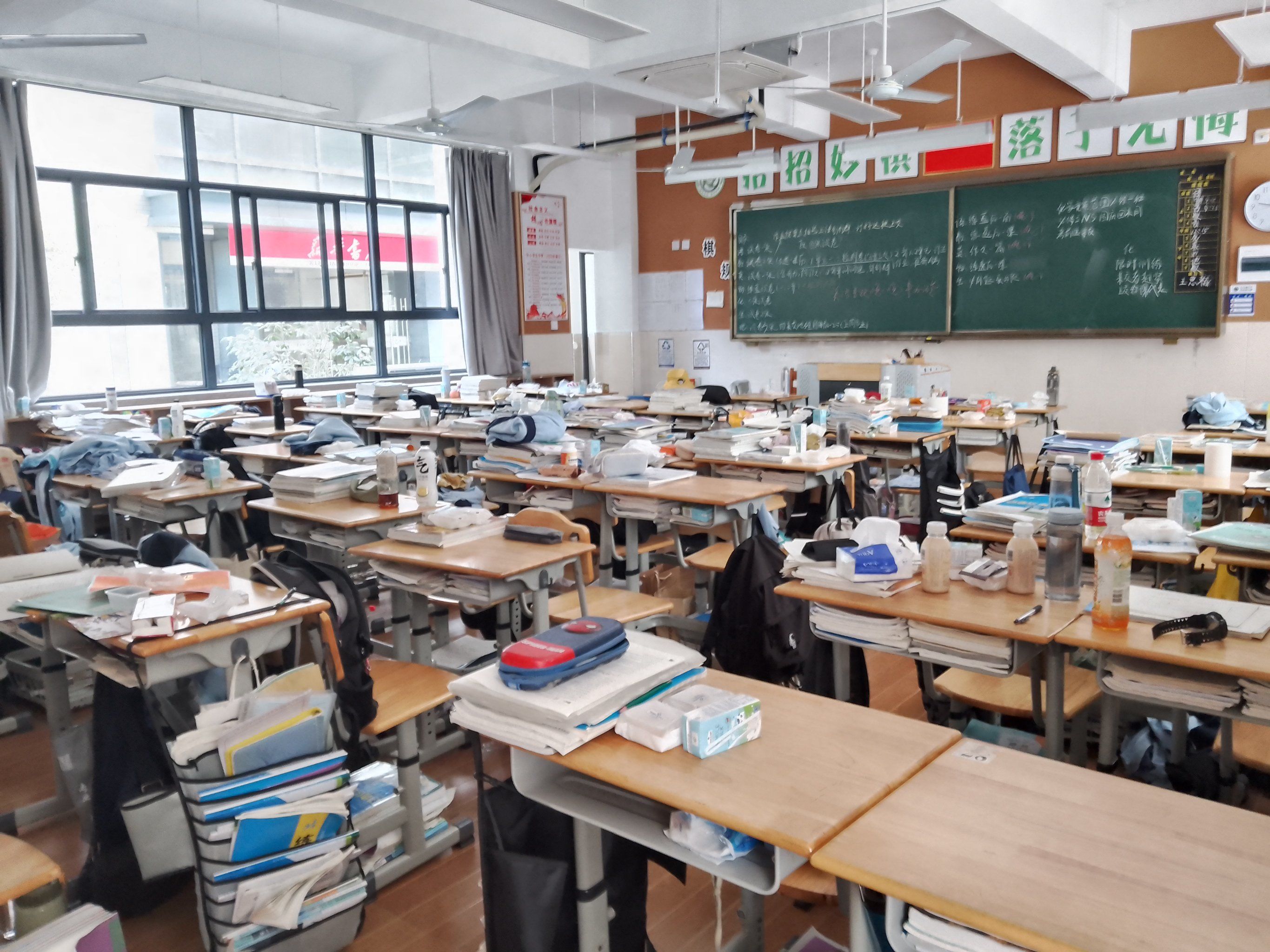 偷拍了现代高中生的教室