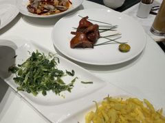 脆皮妙龄乳鸽-祥记餐饮•豫粤珍味(金隅大厦店)