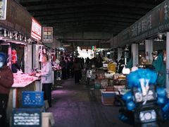 -上海龙吴水胜海发市场