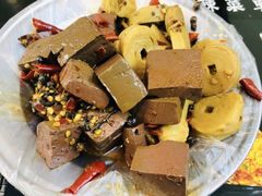 -梁老三麻辣鸡头总店