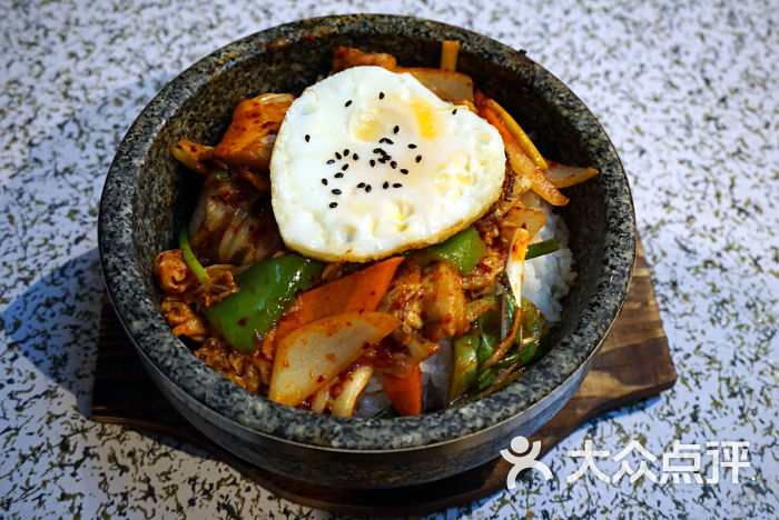 牛角铁桶烤肉(鼓楼大街店)-五花肉泡菜石锅拌饭图片-北京美食-大众