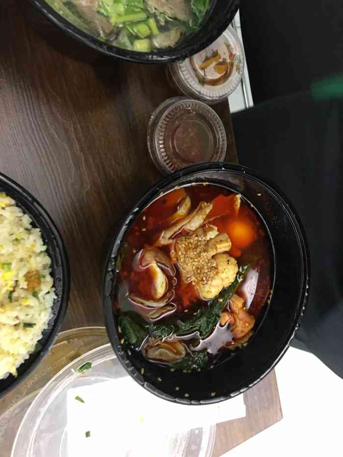 46人赞2绝世小妖2020年4月18日打分在这边吃黄焖鸡发现一家米线,顺便