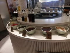 自助调料区-三人行骨头王火锅(长寿店)