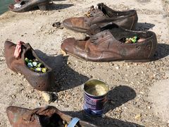 -多瑙河畔鞋履雕塑