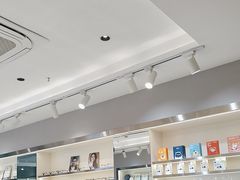 -视野联行眼镜·蔡司·尼康·豪雅·依视路(青浦宝龙店)