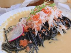 阿拉斯加蟹肉配海胆酱墨鱼汁意面-CHILLAX轻乐时(侨建·Hi City店)