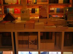 -新华里咖啡书吧(新华书店小寨店)