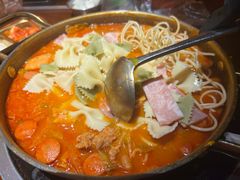 罗杰年糕部队火锅-양평식당·杨平食堂(华贸店)