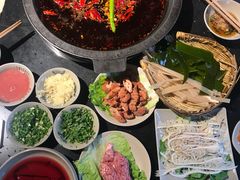-茅草房·河畔园林火锅