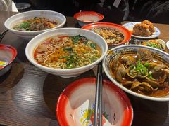 -爆炸头阿姨小四川正宗川味小吃(无任何分店)