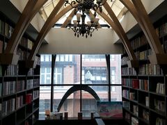 -钟书阁(松江泰晤士小镇店)