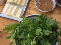 -毛辣果·贵州红酸汤牛肉火锅(西单店)