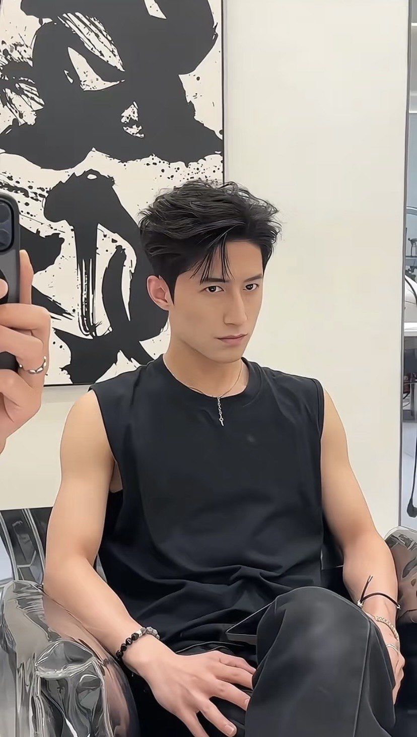 王鹤棣同款三七侧背