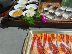 -围炉肉舍•炭烤活鳗•丹东海鲜烤肉(步行街店)