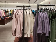 -URBAN REVIVO(高德置地广场·春广场店)