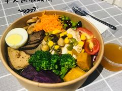 【人气爆款】牛人凯撒双拼-轻素Chic Salad·轻食(万松园店)