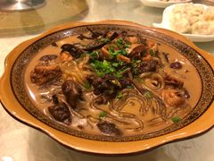 小鸡炖蘑菇-黄家饺子东北特色菜馆(湖滨商业街店)