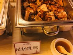 吊烧乳鸭-南宁沃顿国际大酒店-自助餐厅