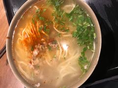 -亮亮面馆(经六路店)