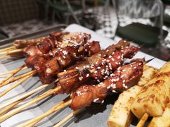 -何妹湿辣牛肉·粤式烧烤砂煲(桂雅路店)