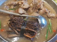 -头上红煨盐鸡·非遗院子餐厅