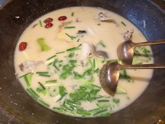 -咕嘟草帽鱼·牛奶一样的鲜鱼汤(天鹅湖万达广场店)