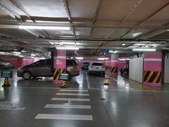 -白玉兰广场停车场