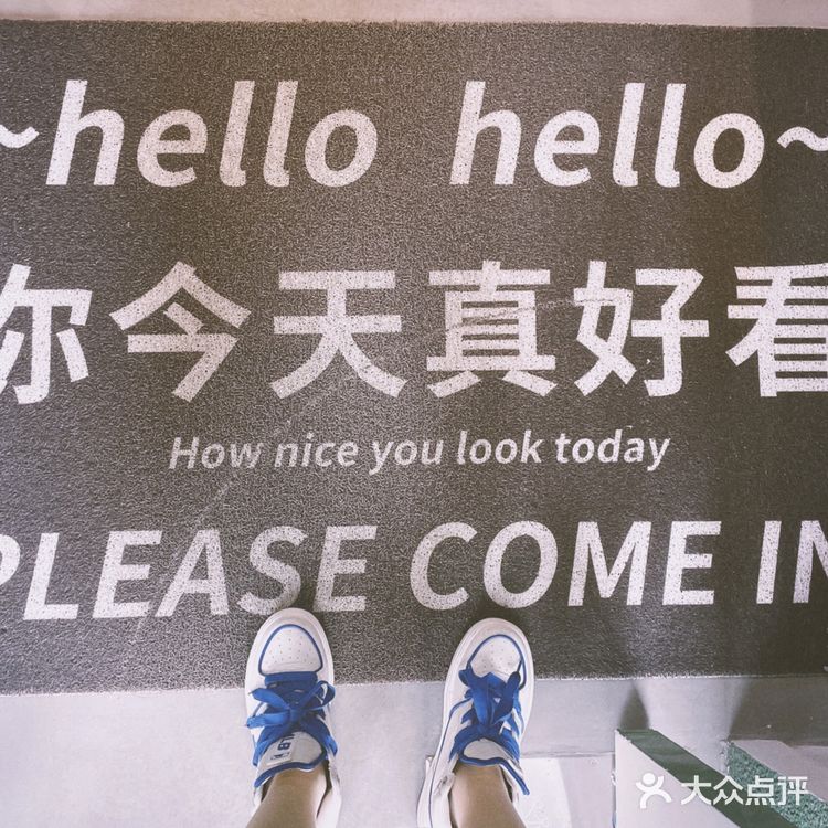 出来绕了几圈,搜了附近的咖啡馆。最近就是有瘾