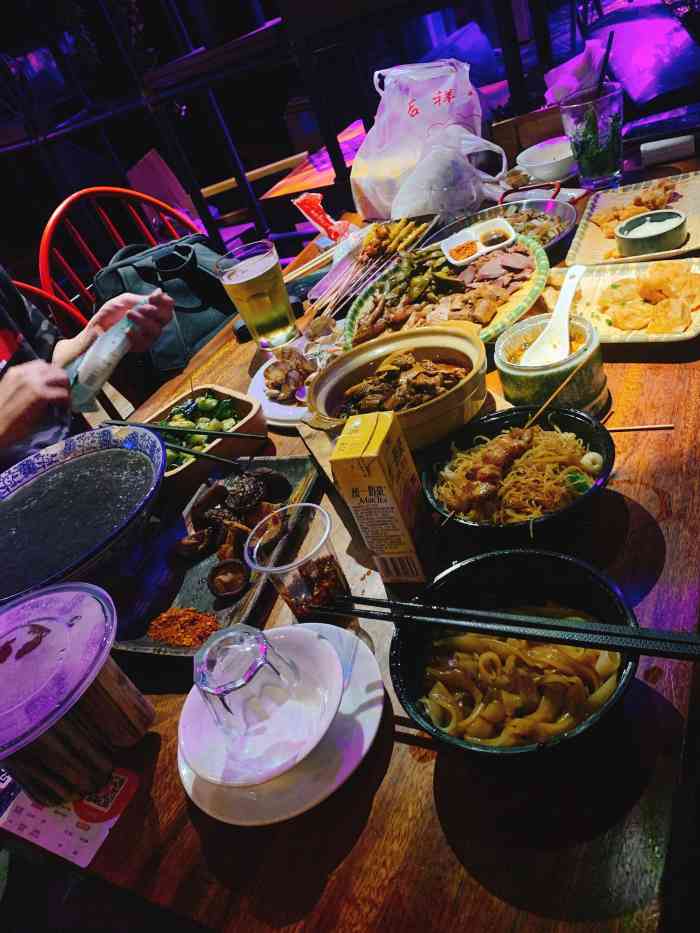 ash bar火山灰(恒力博纳广场店)-"[环境]恒力博纳广场一楼,都市酒吧的