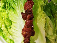 生菜裹肉-夜半不二海鲜炭烤(文汇巷店)
