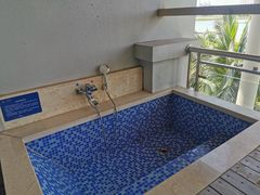 -皇马海口湾海景酒店(万绿园秀英港店)